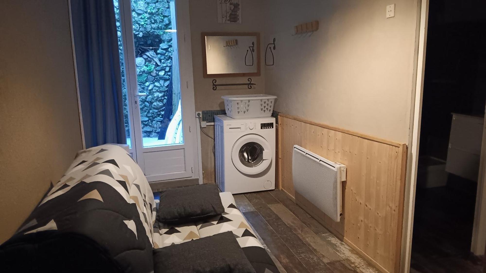 Appartement Pour 4 Personnes Dans Une Rue Tres Calme Saint-Laurent-le-Minier Exterior photo